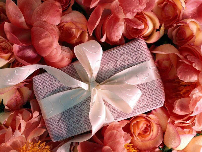 Gift Box with Roses — Pink, Romantic, Photograph, Ribbon