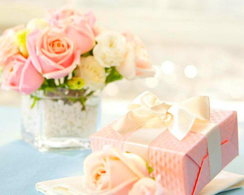Gift Box with Roses — Pink, Serene