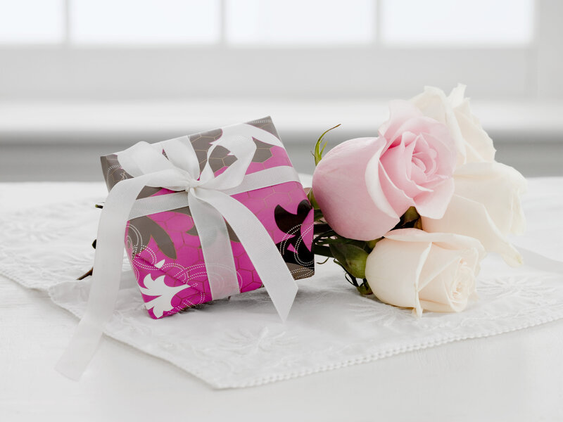 Gift Box with Roses — Pink