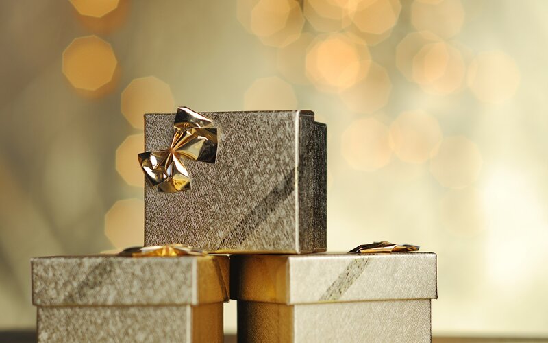 Gift Boxes with Bows — Gold