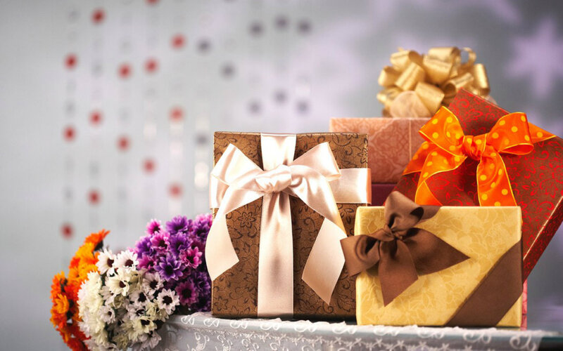 Gift Boxes with Flowers — Gold, Festive