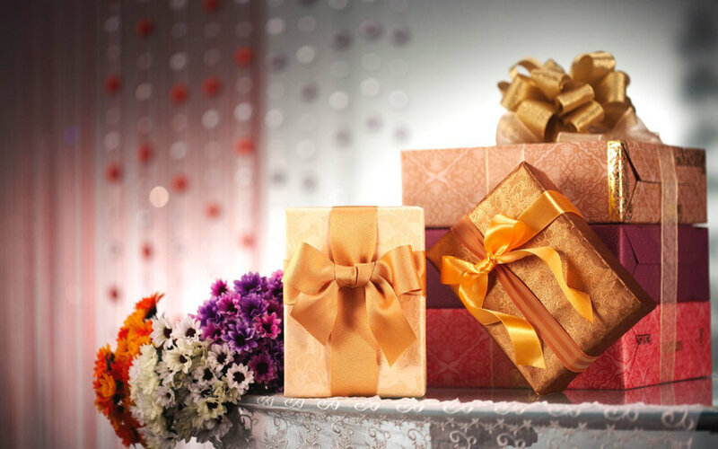 Gift Boxes with Flowers — Gold
