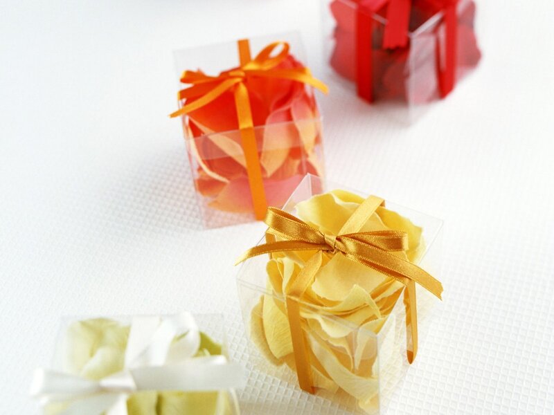 Gift Boxes with Rose Petals — White