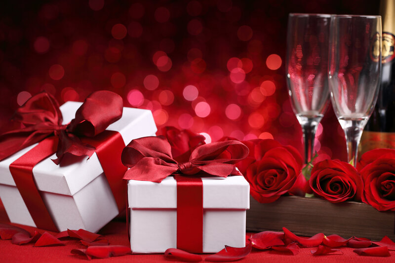 Gift Boxes with Roses — Red