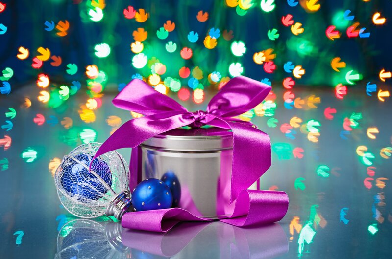 Gift Tin with Ornaments — Purple, Festive