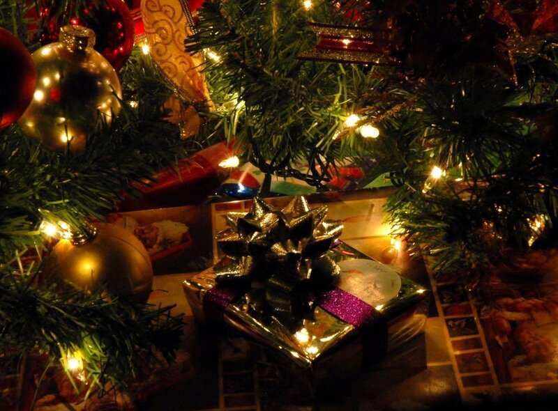 Gift under Christmas Tree — Green