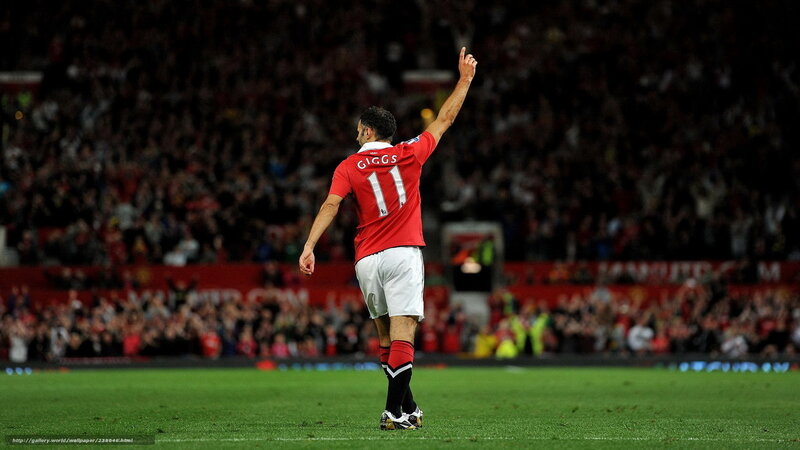 Giggs celebrates on the pitch