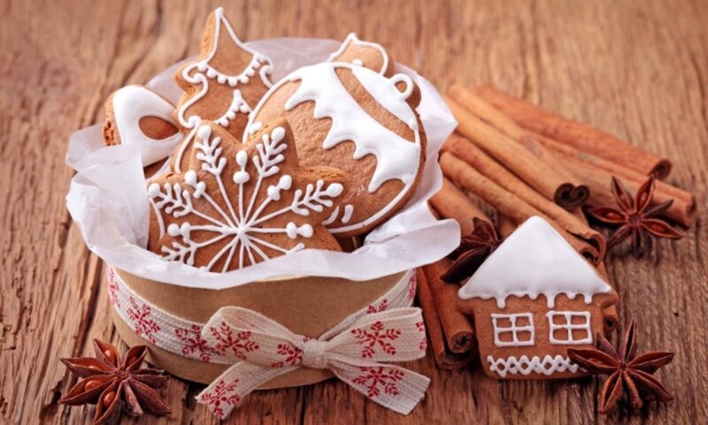 Gingerbread Cookies in Basket — Brown, Festive, Winter, Photograph, Cinnamon Sticks, Star Anise, Ribbon