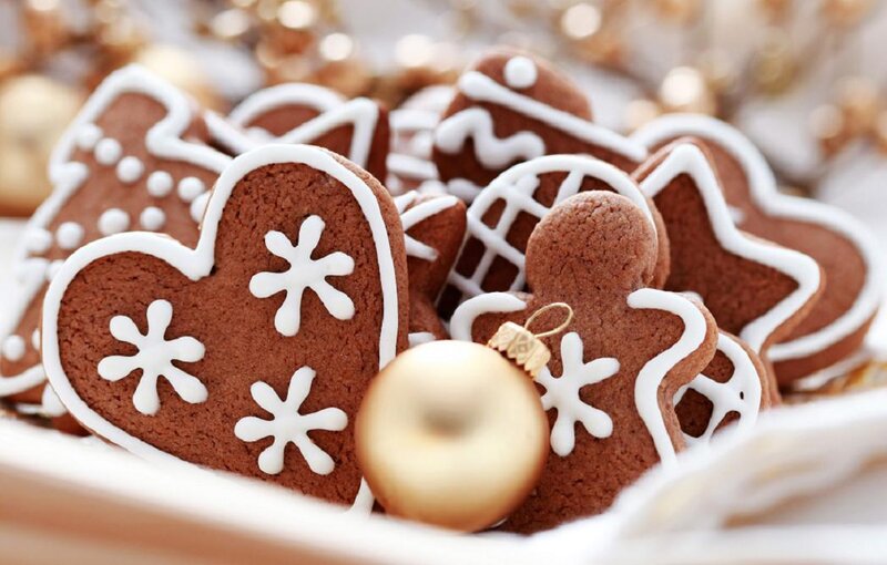 Gingerbread Cookies in Basket — Brown, Festive, Winter