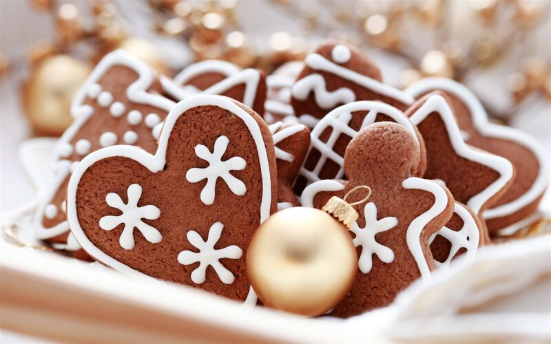 Gingerbread Cookies in Bowl — Brown