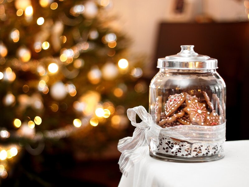 Gingerbread Cookies in Jar — Brown