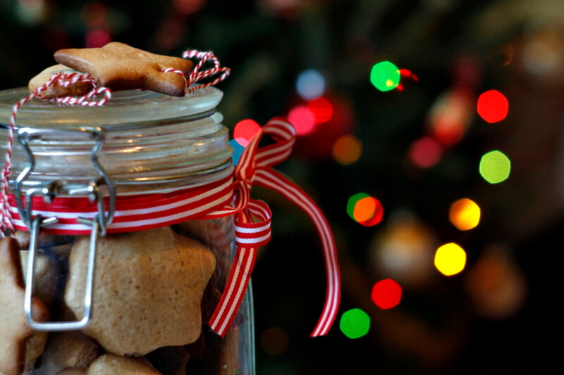 Gingerbread Cookies in Jar — Red