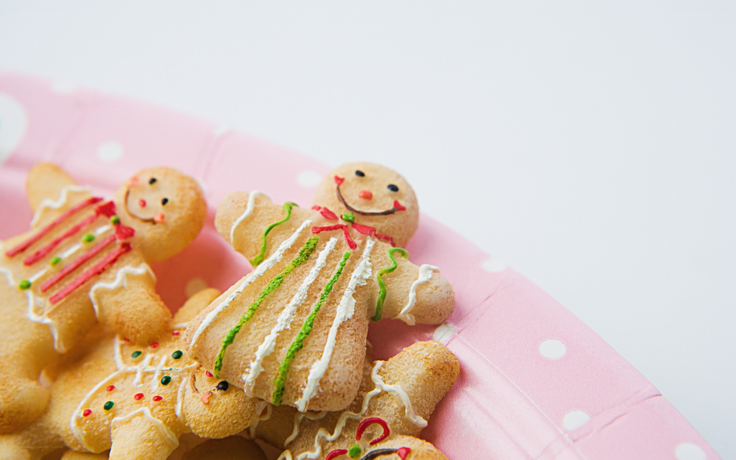 gingerbread cookies on a plate