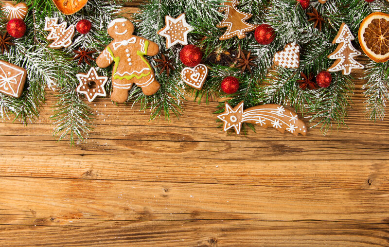 Gingerbread Cookies on Pine — Brown