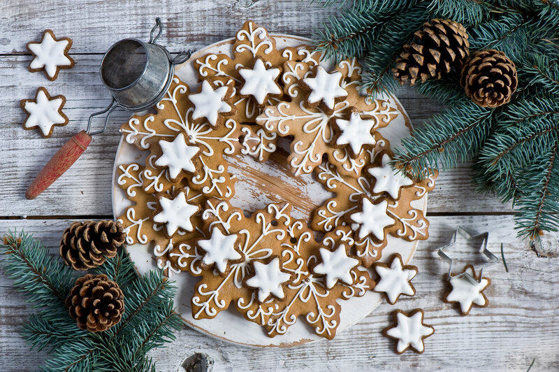 Gingerbread Cookies on Plate — Brown, Festive, Winter, Photograph, Pine Branches, Pinecones, Cookie Cutter