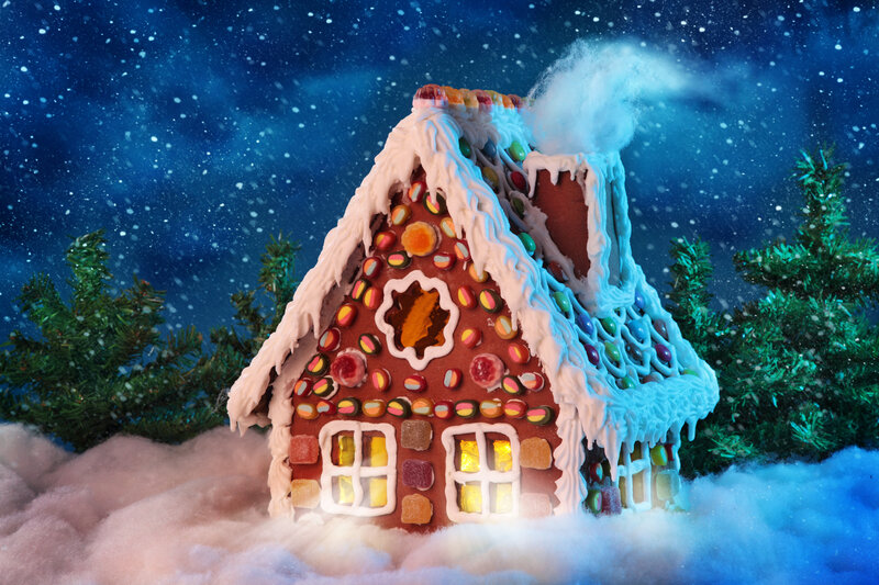 Gingerbread House in Snow — Blue