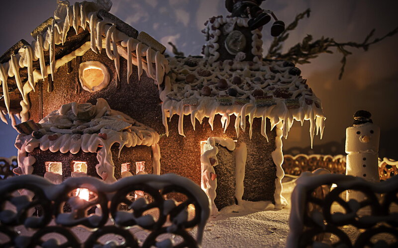Gingerbread House Village — Brown