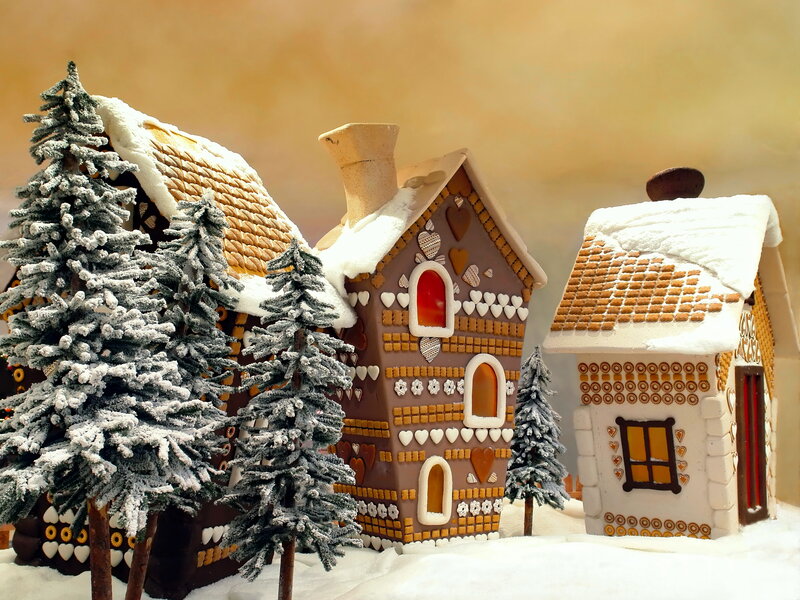 Gingerbread Houses in Snow — Brown