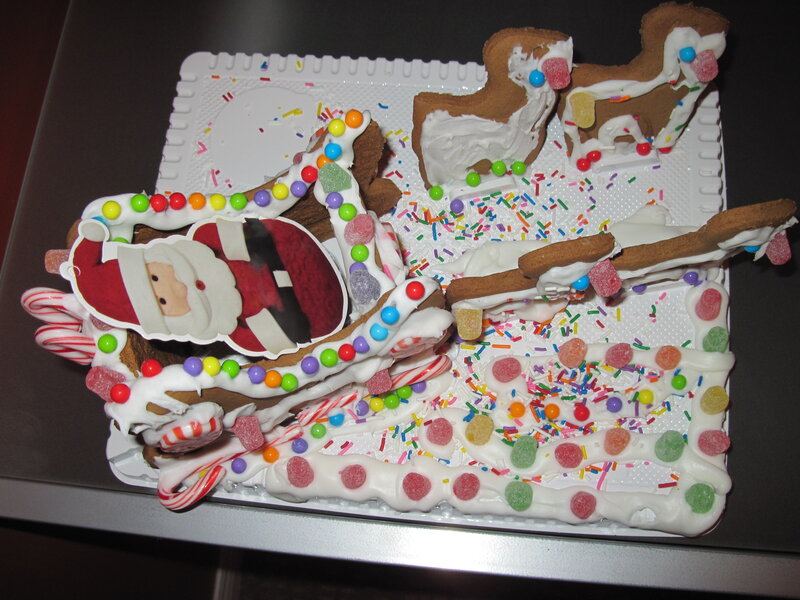 Gingerbread Sleigh with Santa