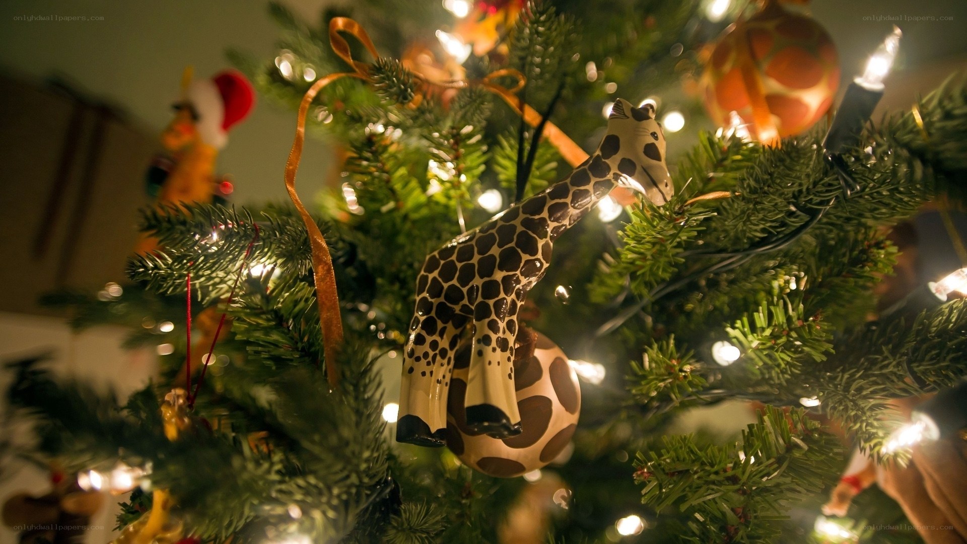 giraffe ornament on christmas tree