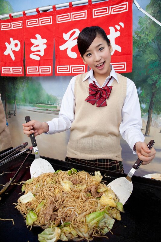 Girl cooking yakisoba noodles