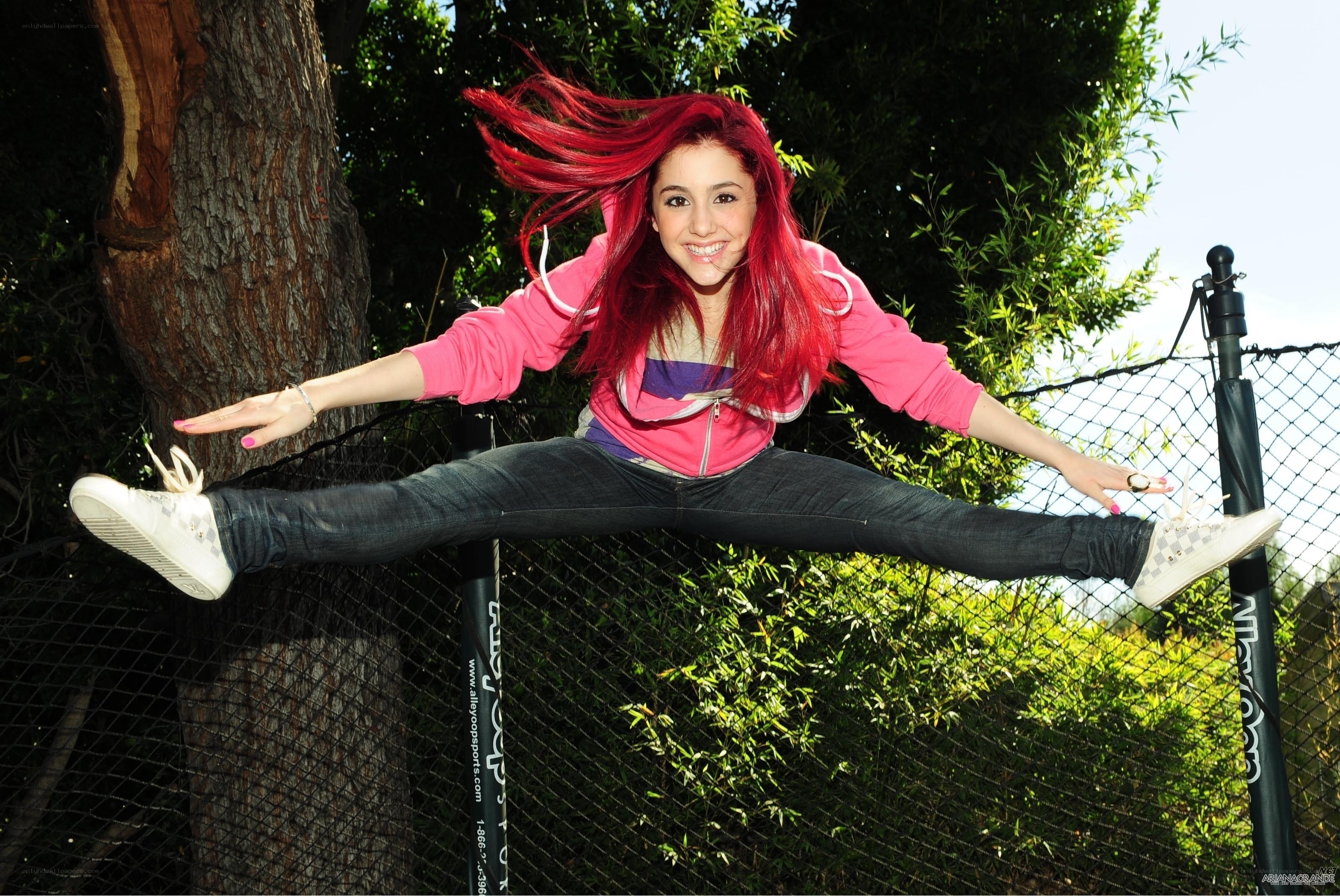 girl doing a split outdoors