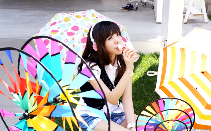 girl drinking with pinwheels