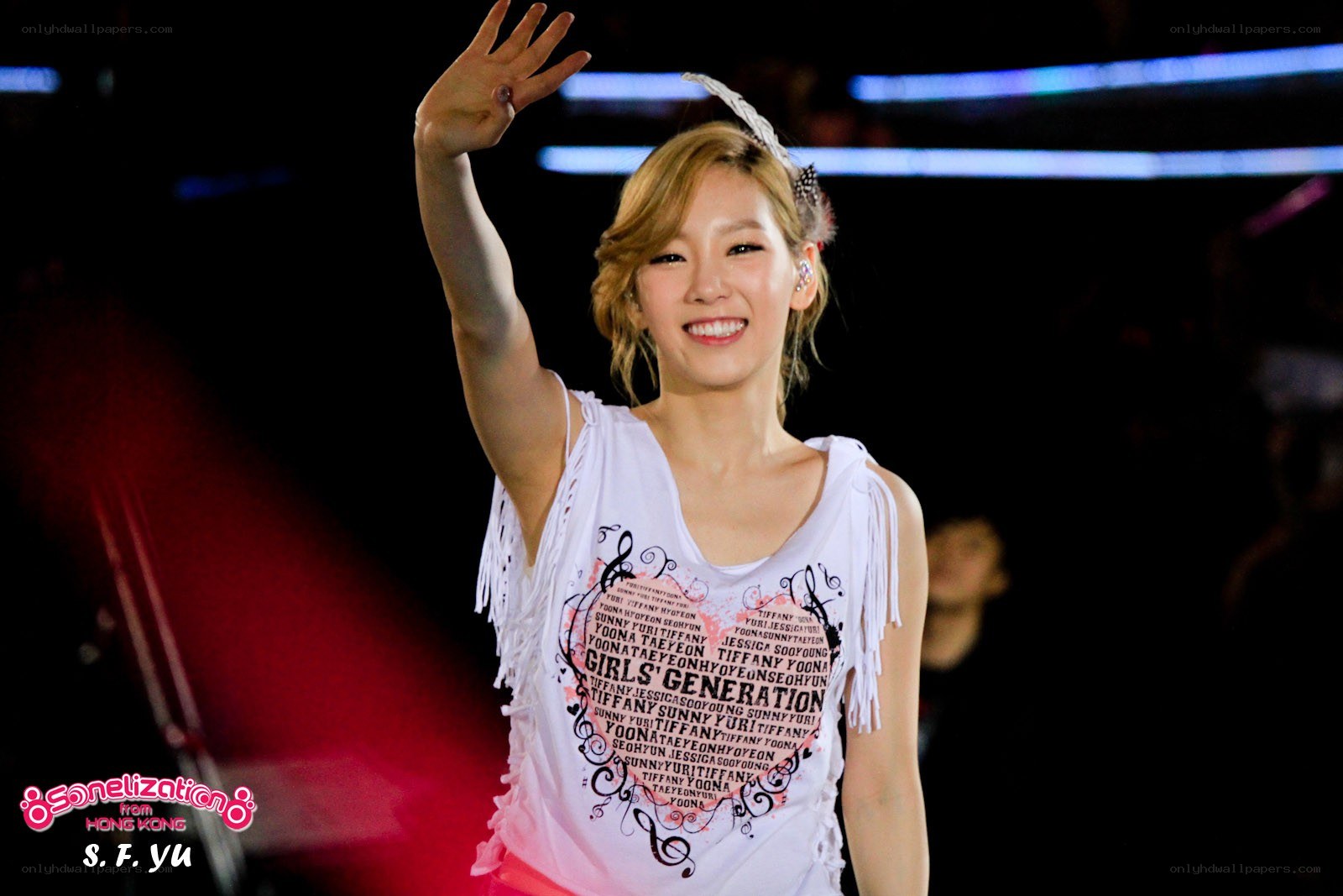 girl group member waving