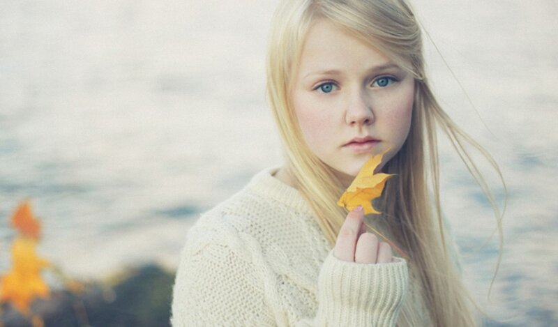 girl holding autumn leaf