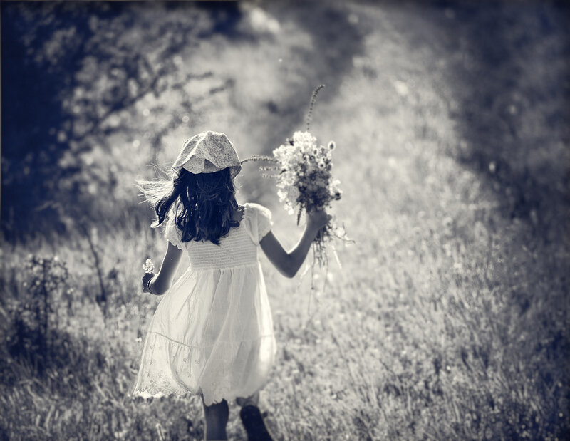 Girl Holding Flowers — Black