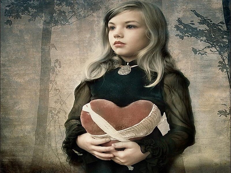 girl holding heart pillow