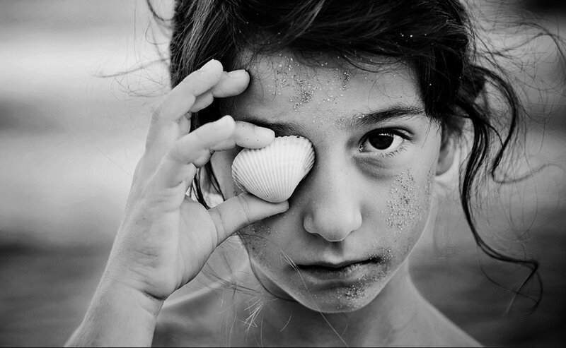 Girl Holding Seashell — Black
