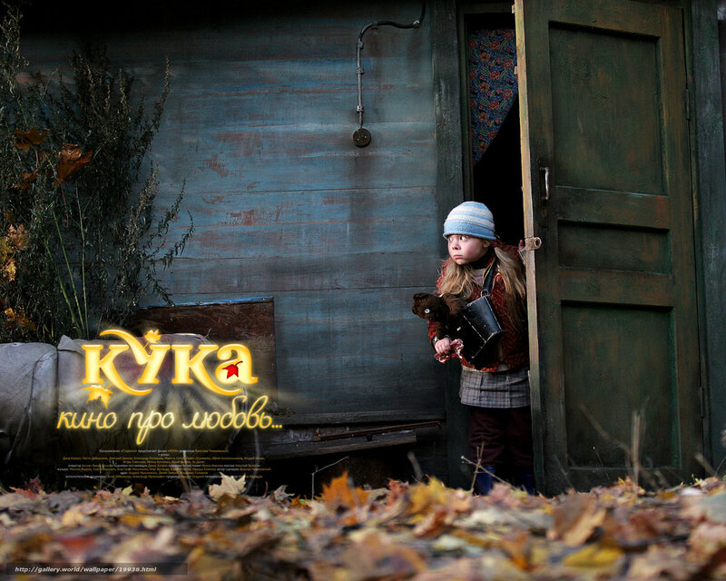 girl in autumn by door