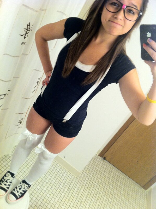 girl in bathroom mirror selfie
