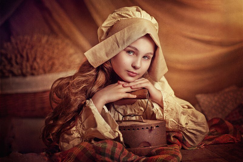 Girl in Historical Dress — Brown, Dramatic