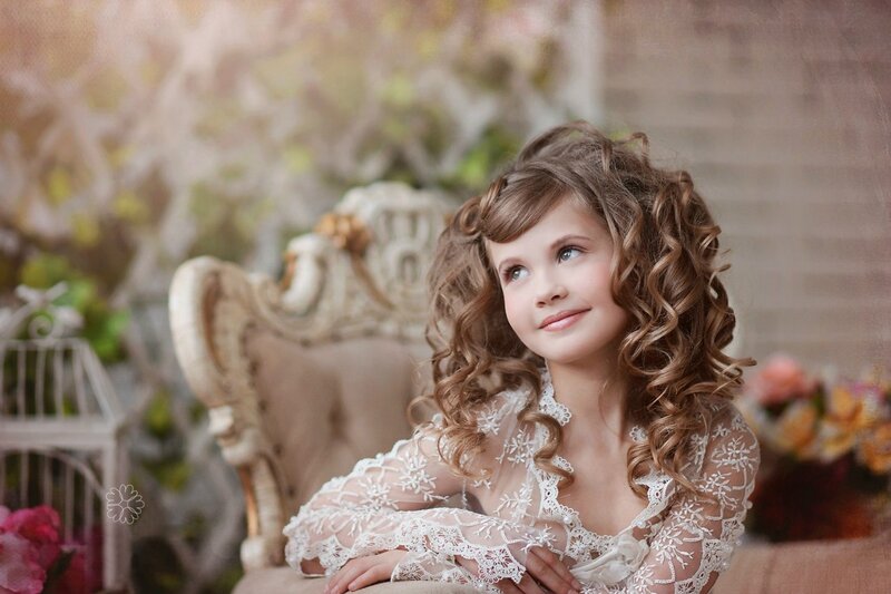 Girl in Lace Dress — White