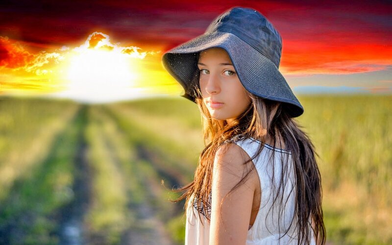 Girl in Sun Hat