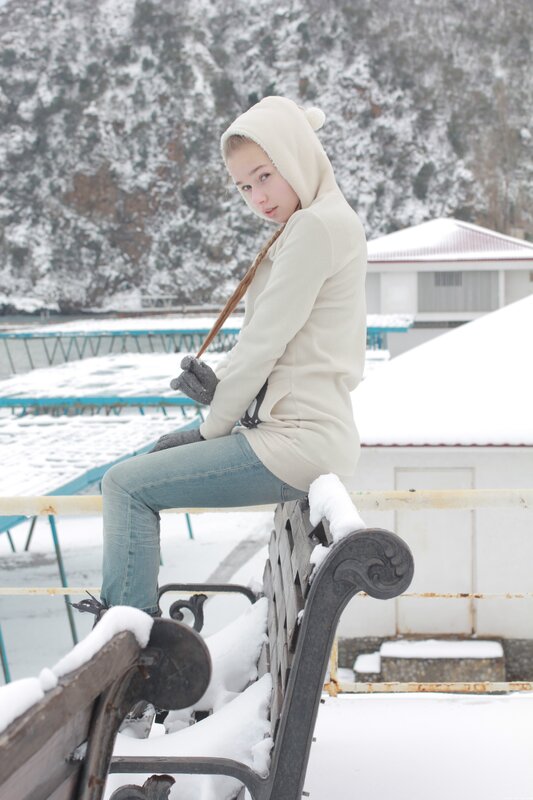 Girl in winter on a bench