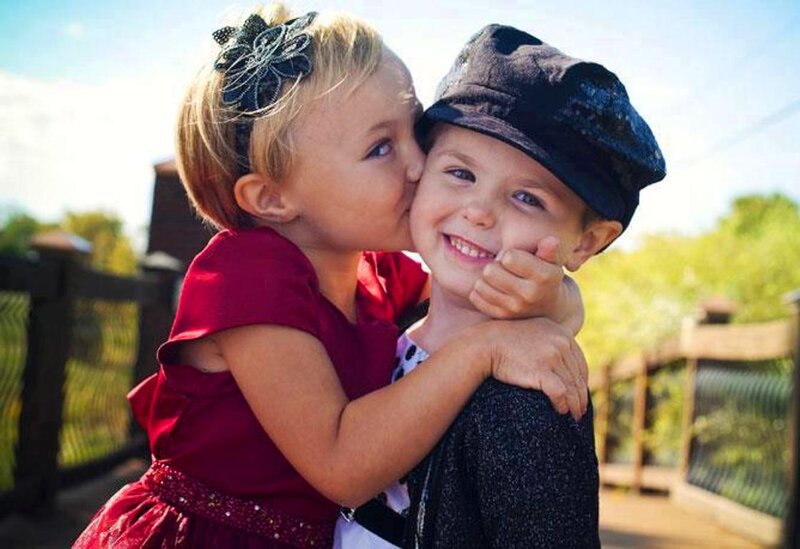 Girl Kissing Boy — Red