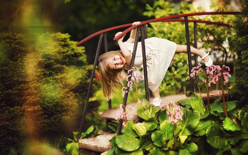 Girl on Garden Bridge — Green
