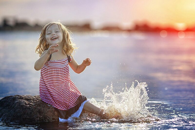 Girl Playing in Water — Blue