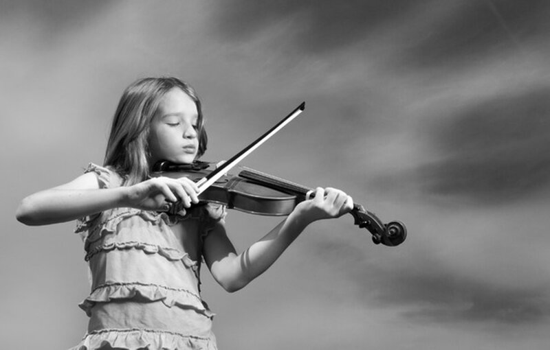 Girl Playing Violin — Black