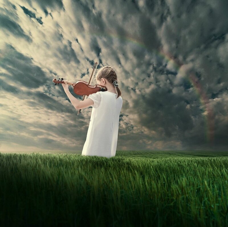 Girl Playing Violin — Green, Dramatic