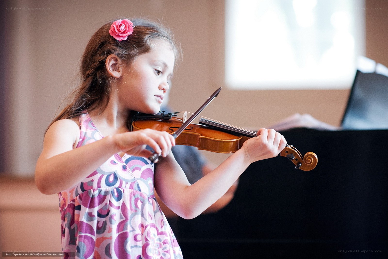 girl playing violin