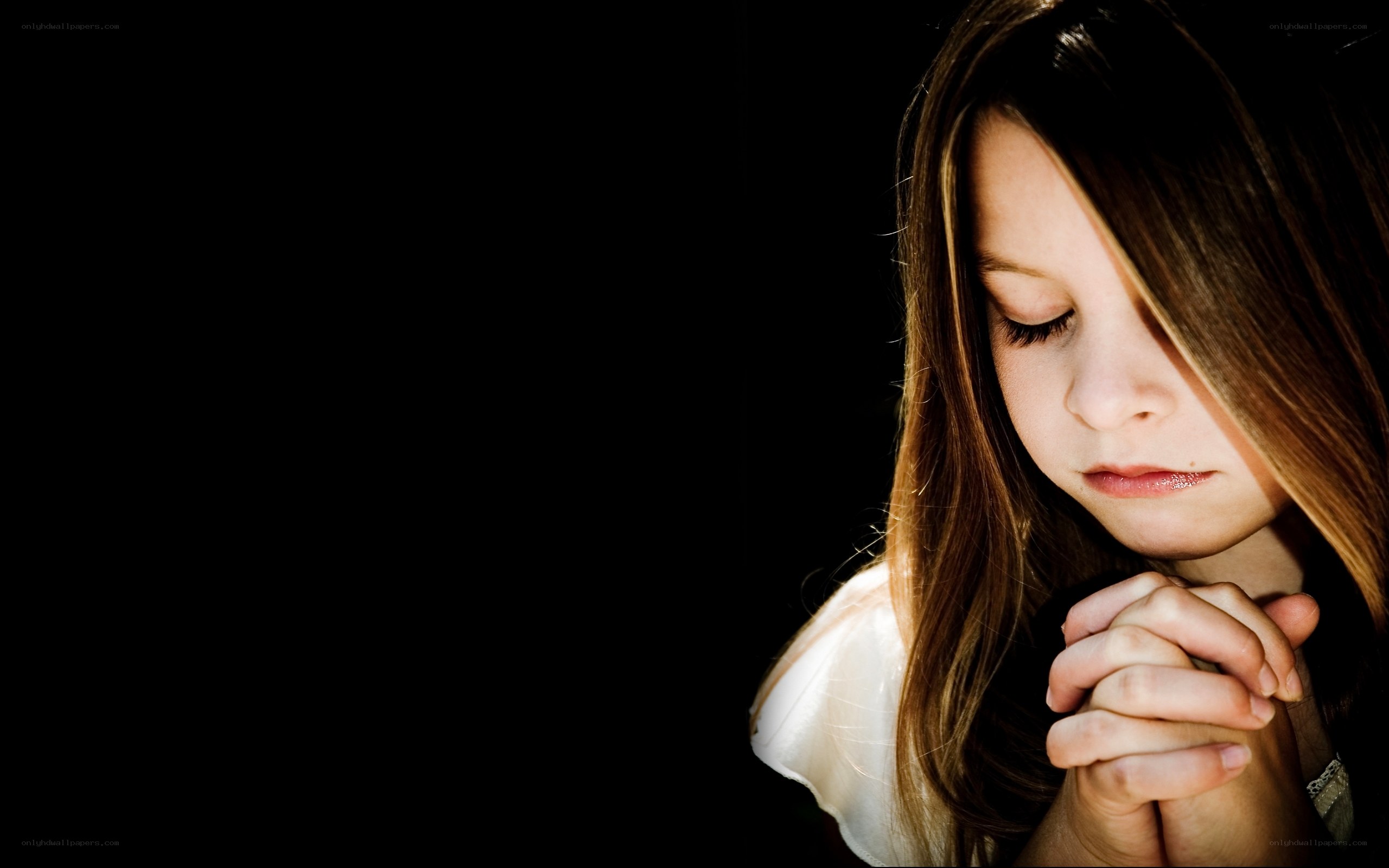 girl praying in darkness