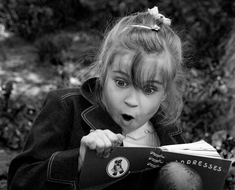 Girl Reading Book — Black