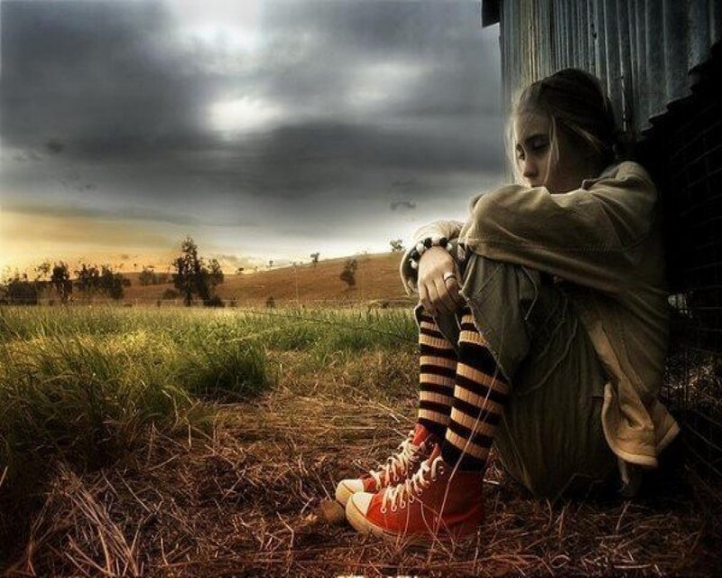 Girl Sitting on Ground — Gray