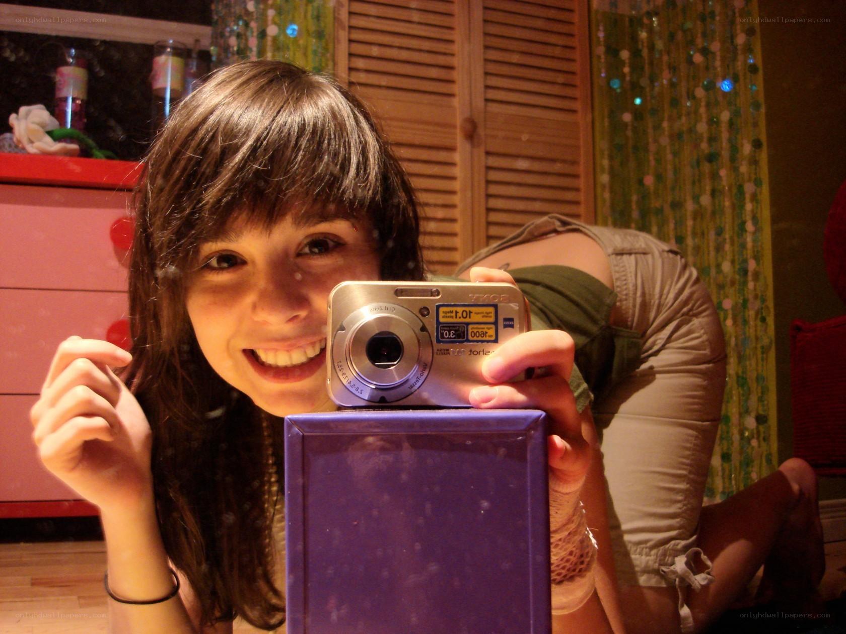 girl taking mirror selfie