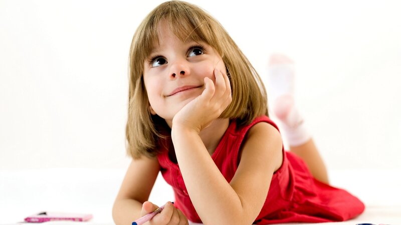 girl thinking while drawing