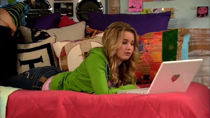 Girl Using Laptop — Green